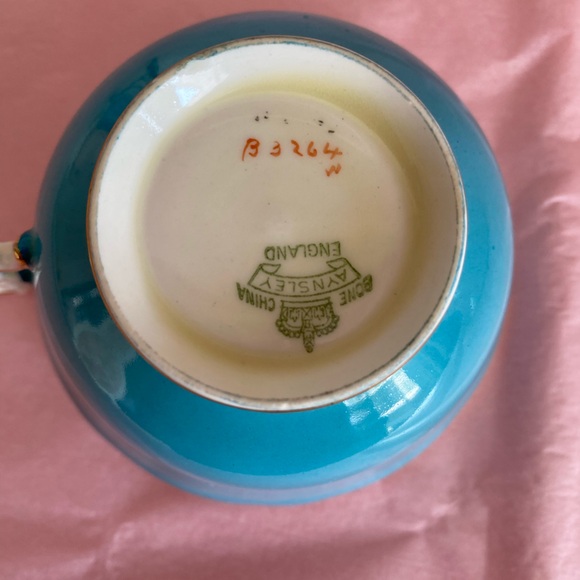 Aynsley Bone China Teacup and Saucer in Teal Blue with Yellow Daffodils - Picture 10 of 10